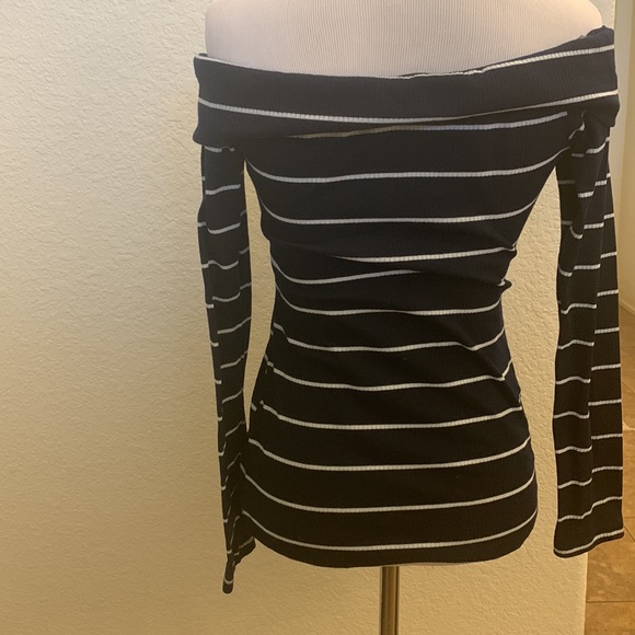 Off shoulder striped sweater - Picture 2 of 2